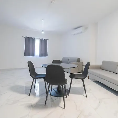 شقة Spacious 1br With Comfortable Bed With Wifi & Ac