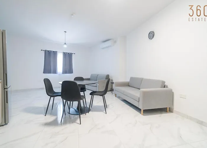Spacious 1br With Comfortable Bed With Wifi & Ac Appartement