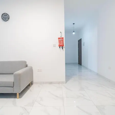 Spacious 1br With Comfortable Bed With Wifi & Ac דירה Żabbar
