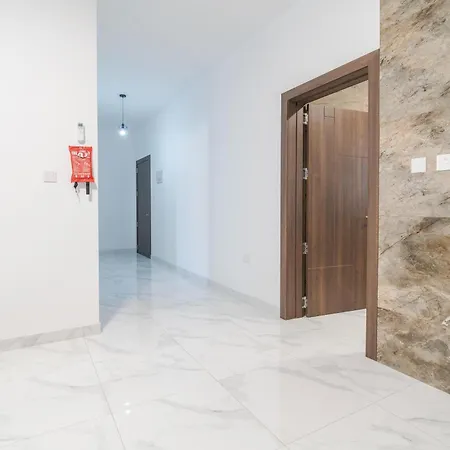 Spacious 1br With Comfortable Bed With Wifi & Ac דירה Żabbar