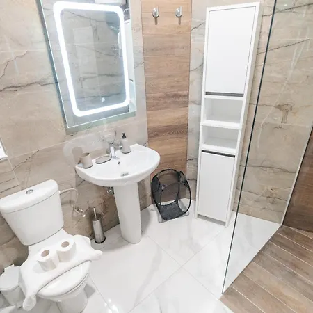 Spacious 1br With Comfortable Bed With Wifi & Ac * Żabbar