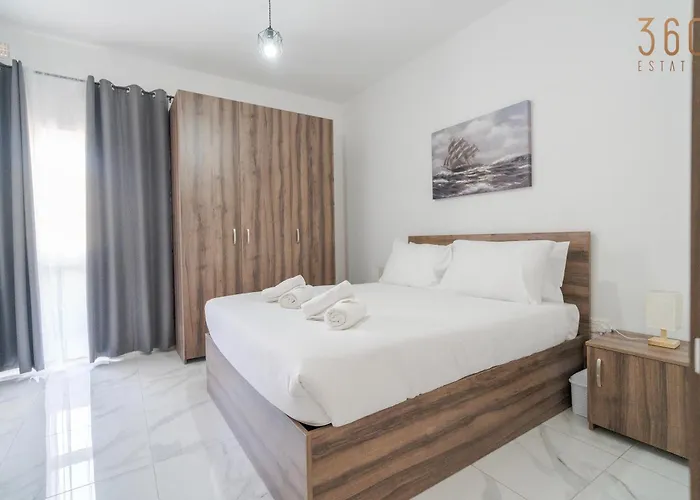 Spacious 1br With Comfortable Bed With Wifi & Ac Appartement