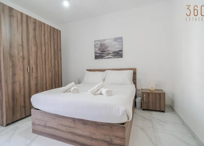 Appartement Spacious 1br With Comfortable Bed With Wifi & Ac *