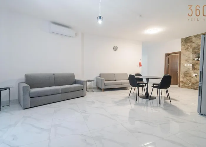 Spacious 1br With Comfortable Bed With Wifi & Ac Lejlighed