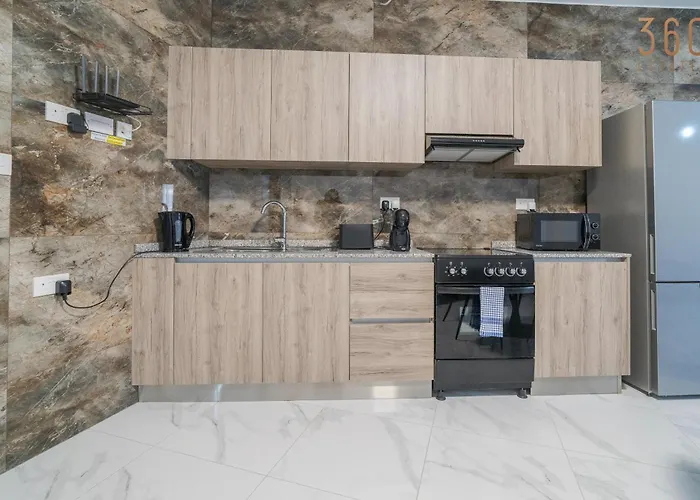 Spacious 1br With Comfortable Bed With Wifi & Ac Appartement Żabbar