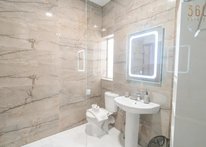 Spacious 1br With Comfortable Bed With Wifi & Ac Żabbar