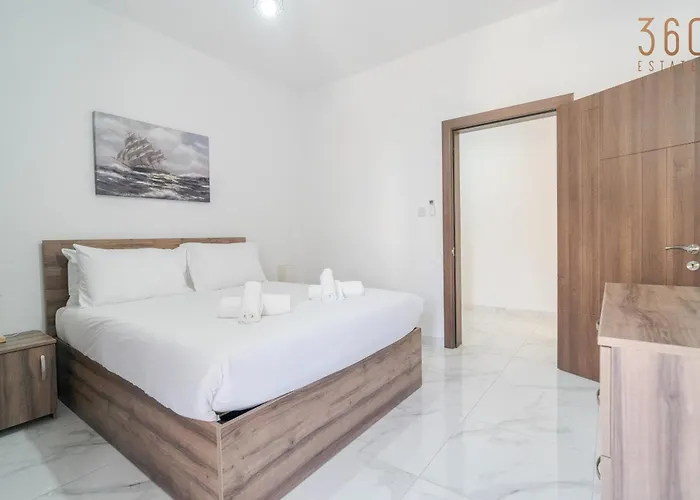 Spacious 1br With Comfortable Bed With Wifi & Ac