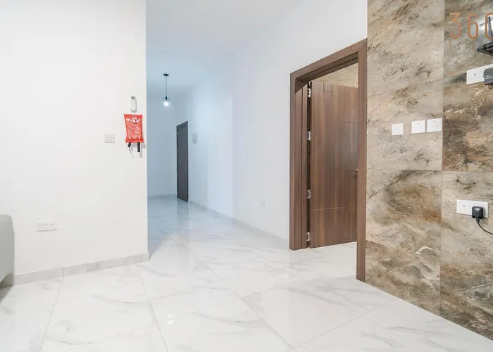 Spacious 1br With Comfortable Bed With Wifi & Ac Appartement Żabbar