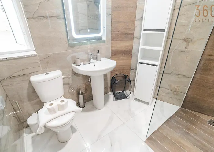 Spacious 1br With Comfortable Bed With Wifi & Ac Żabbar